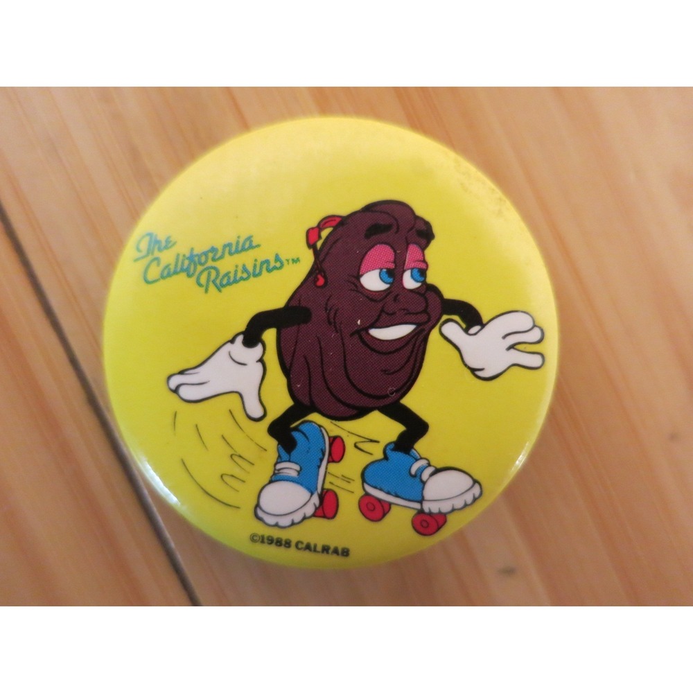 Vintage 1988 The California Raisins Button Pin Badge Roller Skates Yellow
